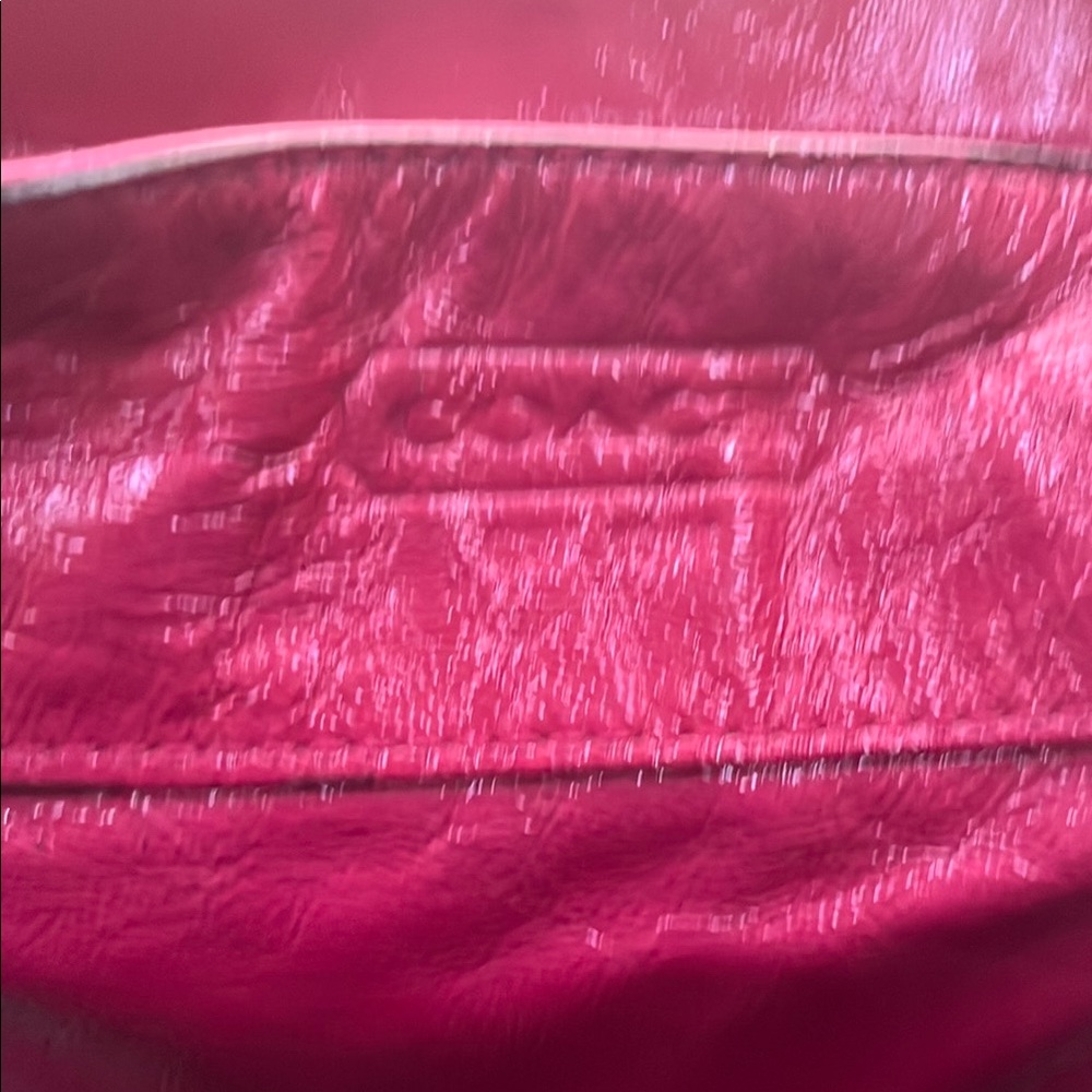 Elegant Pink Leather Shoulder Bag - Picture 2 of 7